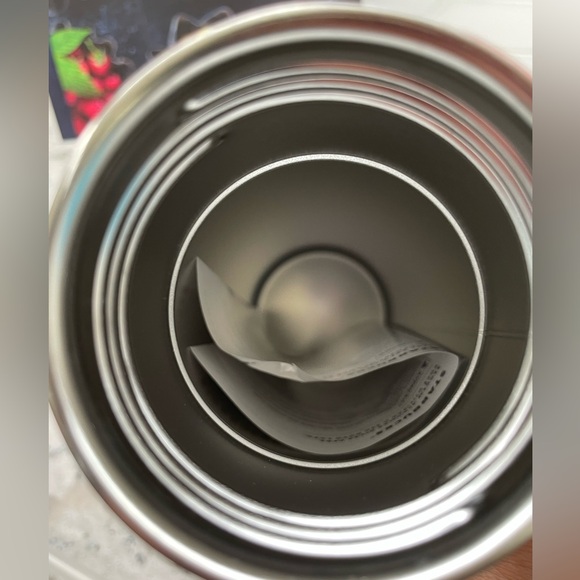 Starbucks Red 2024 Holiday Red Logo Twist to Sip SS Bottle Tumbler. NWT! - Picture 8 of 10